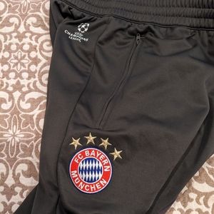 NWOT Men's Adidas Bayern Soccer Training Pants